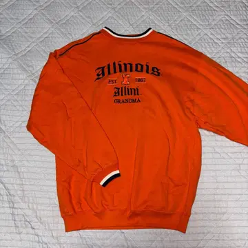 오렌지 그래픽 프린트 맨투맨