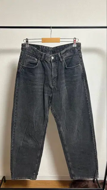 ZARA 그레이 스트레이트 데님