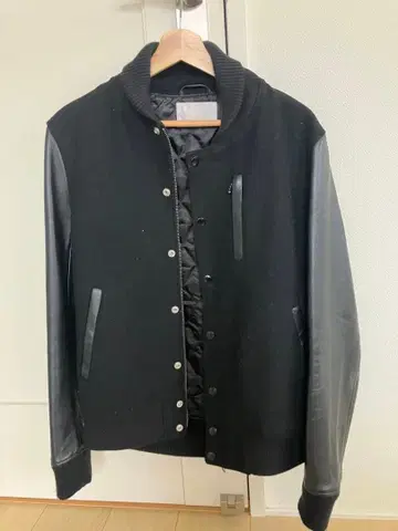 블랙 가죽 바시티 자켓