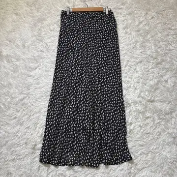 [ 로리즈팜 ] 미니 꽃무늬 플레어 롱 스커트 블랙 F 사이즈 캐주얼