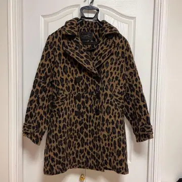 레오파드 무늬 체스터 코트 플리스 소재