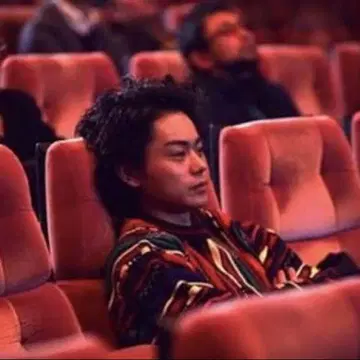 스다 마사키 착용 쿠지 패턴 니트