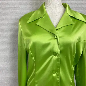 ANDRELUCIANO 라임 그린 새틴 버튼 셔츠