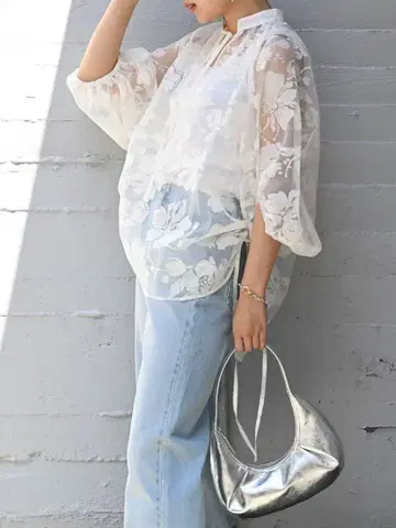 [ ENIM BY VICKY ] 시어 플라워 셔링 블라우스 [