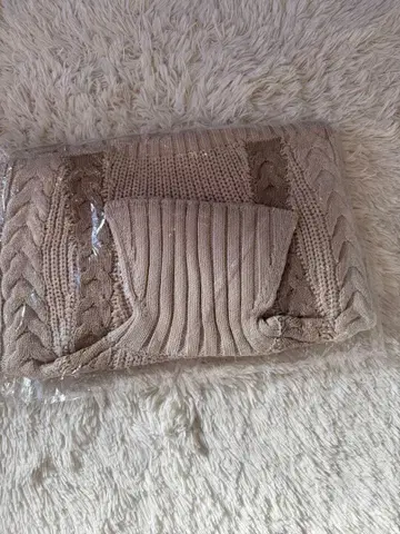 베이지 니트 스웨터 다리치