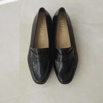 새상품급 치향 JIHYANG 레인 통굽 에나멜 로퍼 23cm