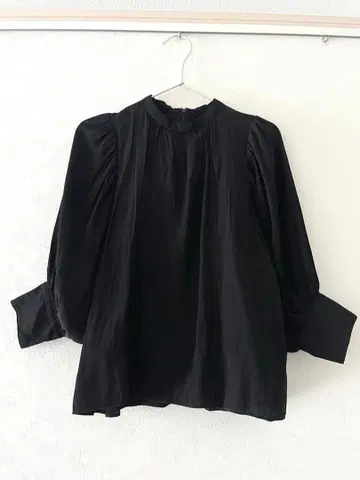 UNITEDTOKYO 벌룬 슬리브 블라우스
