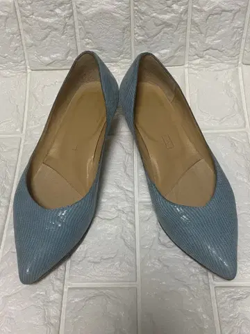 YOSHITO 라이트 블루 스틸레토 펌프스 낮은 굽