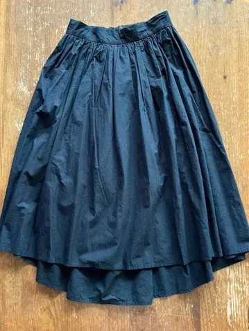 리에스 Lesse 네이비 스커트