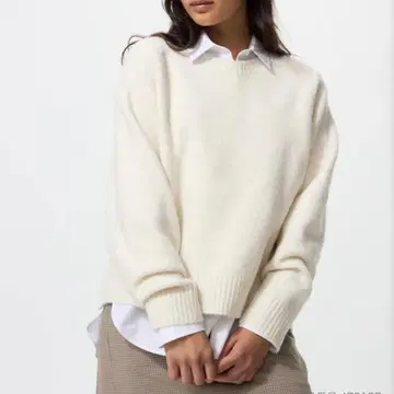 유니클로 수플레얀 크루넥 스웨터 베이지