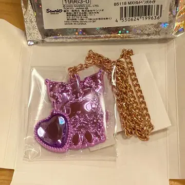 산리오 딸기신문 50주년 기념 반짝반짝 빛나는 펜던트 쿠로미