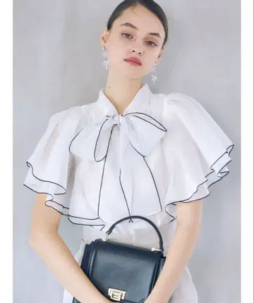 화이트 쉬폰 블라우스 반팔 프릴