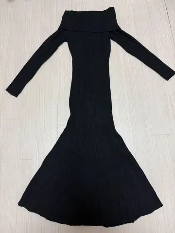 랜디 오프숄더 머메이드 니트 원피스