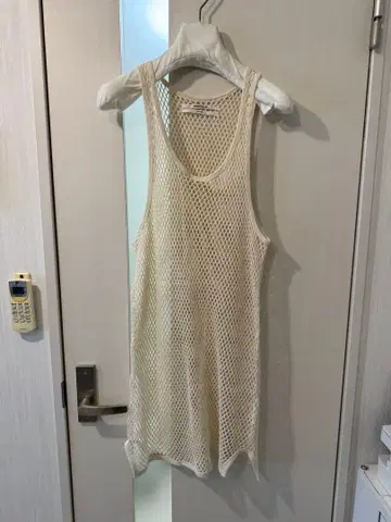 로버트 겔러 화이트 메쉬 롱 탱크탑