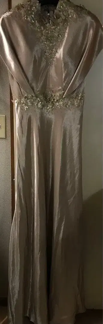 미사용 새상품 골드 새틴 드레스 비즈 자수 포함