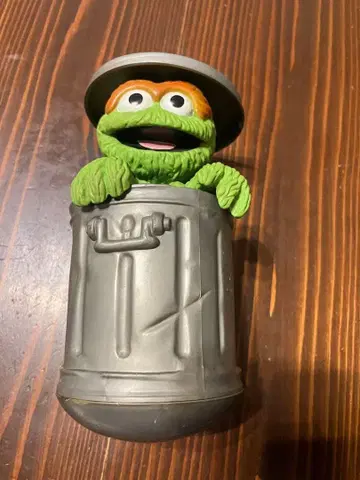 세서미 스트릿 오스카 쓰레기통 피규어