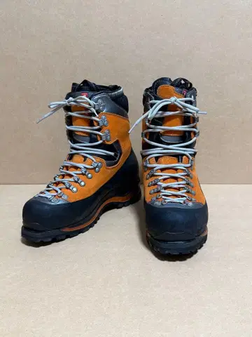 AKU 겨울용 등산화 몬타냐르도GTX 오렌지/블랙