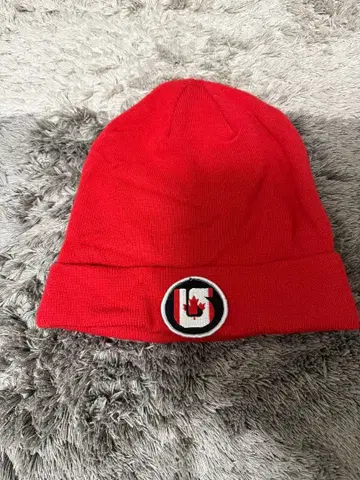 Burton Canada Red 니트 모자