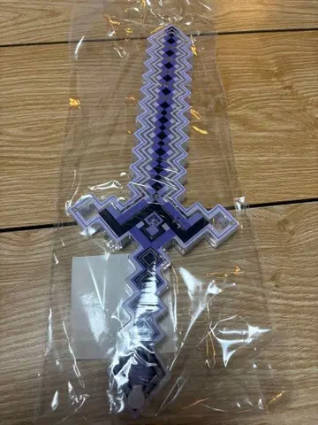 [ 미개봉 새상품 ] 마인크래프트 빛나는 소리 나는 다이아몬드 소드