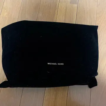 MICHAEL KORS 블랙 벨벳 숄더백