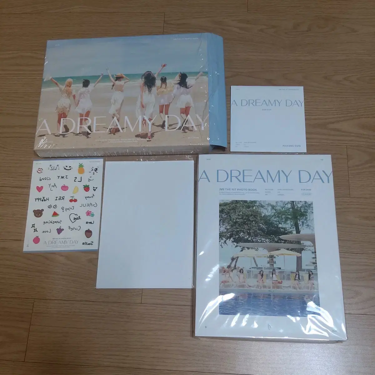 Ive A DREAMY DAY unsealed photobook
