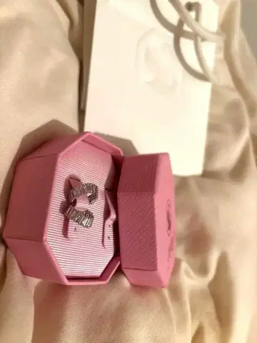 스와로브스키 아리아나 그란데 콜라보 이어커프 (한쪽 귀)