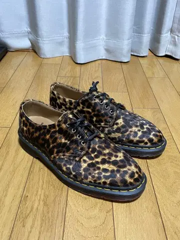 닥터마틴 레오파드 무늬 EU39(25~25.5)