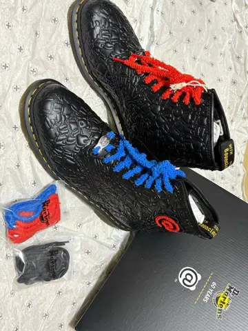 [레어] 60주년 Dr.Martens x BE@RBRICK 8홀