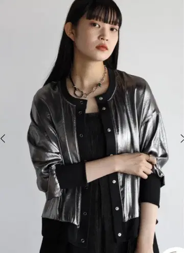 RADIATE 라디에이트 메탈릭 실버 긴팔 가디건