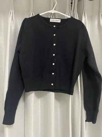 블랙 가디건 하트 버튼