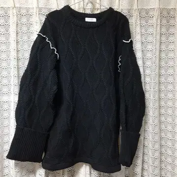 PAGEBOY 블랙 케이블 니트 스웨터