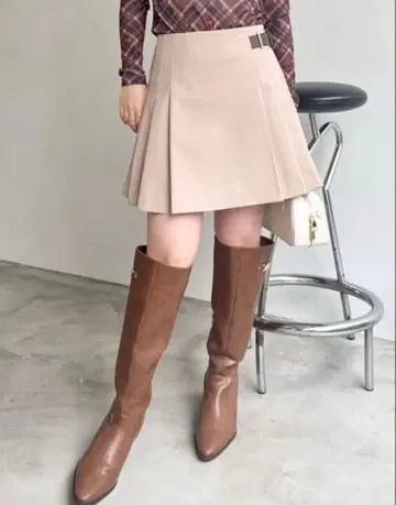 LILYBROWN 사이드 벨트 플리츠 스커트 쇼츠