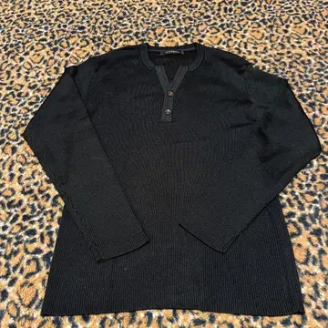 INTERMEZZO 블랙 헨리넥 스웨터