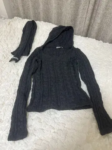 TEXTURE 후드 부착 니트 스웨터 다크 그레이 스카프 세트