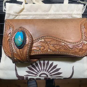 손 조각 가죽 장지갑 터콰이즈 장식