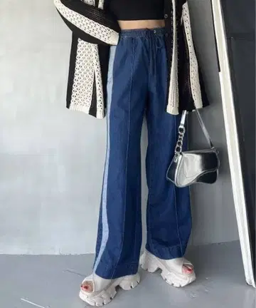 다크 블루 사이드 스트라이프 와이드 팬츠