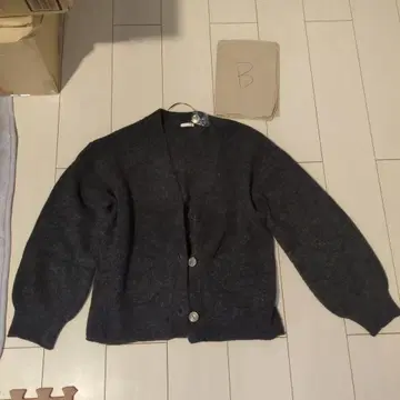 다크 그레이 버튼 니트 가디건