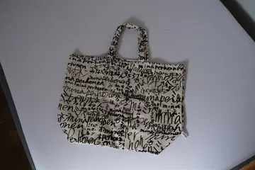 [새상품] 미나 페르호넨 토트백 면 캔버스 플로키 프린트 L 사이즈