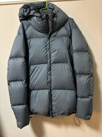 그레이 후드 부착 다운 자켓