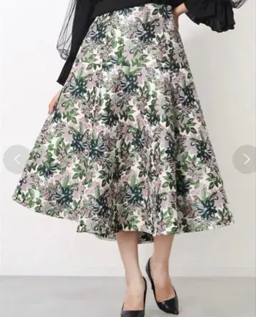 저스길리티 자수 자카드 스커트