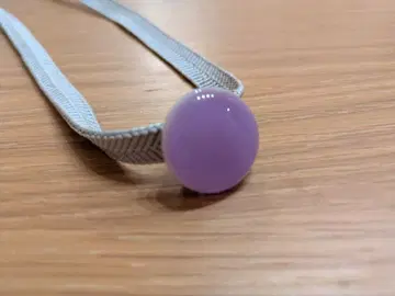 보라색 원형 오비 고정 띠 리본 포함