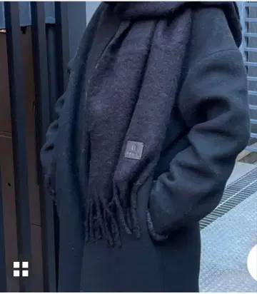 FURLA 샤기 볼륨 머플러 블랙