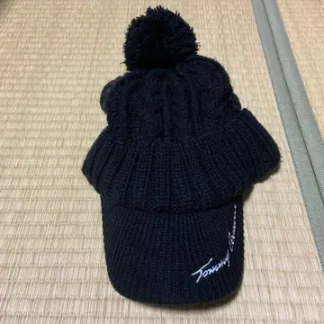 블랙 폼폼 니트 캡