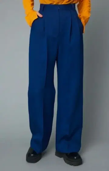 Herin.CYE 센터 프레스 팬츠