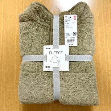 유니클로 퍼리 플리스 세트 긴팔 M 하이넥 버튼 타입 베이지 새상품