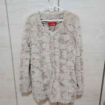 CECIL McBEE 한정판 무스탕 코트 베이지