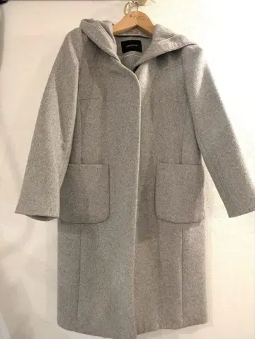 새상품급 심플 시티에 후드 부착 롱 코트