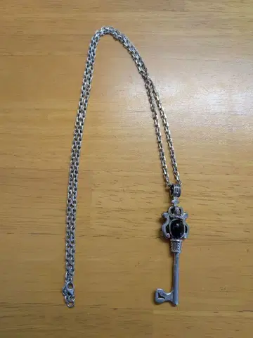 열쇠 모양 펜던트 목걸이