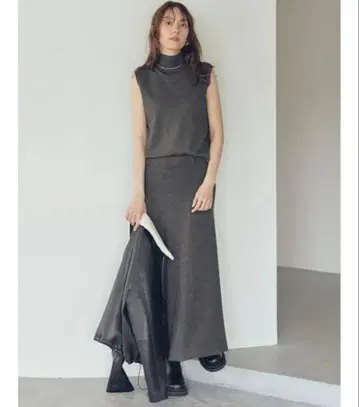 미라 오웬 하이넥 슬리브리스 니트 내로우 스커트 SET