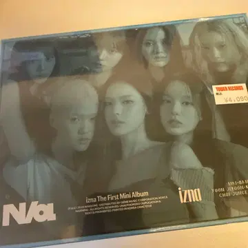 미개봉 새상품 izna 1st Mini Album 한정판 달력 ver